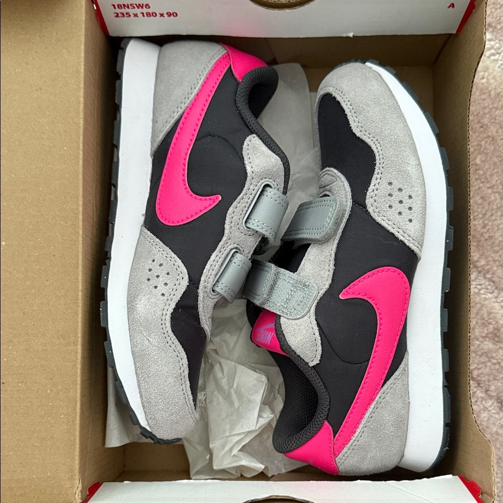 Nike Valiant Little Kids Sneakers in Gray, Black & Hot Pink 13.5C